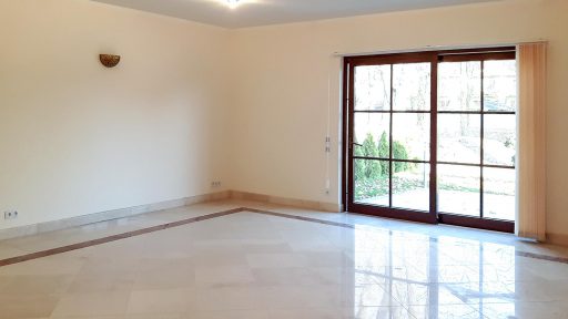 widok wnętrza w domu do wynajęcia