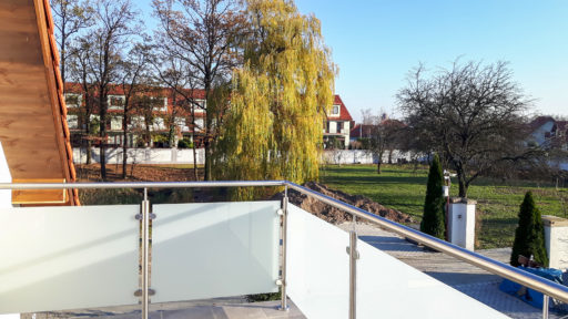 widok na park i staw