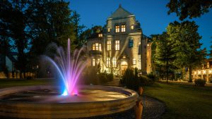 nocny widok budynku willi