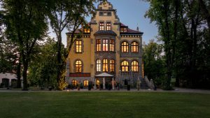 nocny widok budynku willi