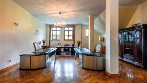 Bardzo przestronna i gustownie urządzenia wnętrze na wynajem lub organizację konferencji