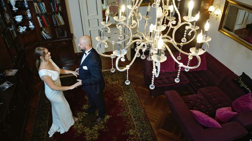 sesja zdjęciowa Młodej Pary w stylowych wnętrzach Villi Antonius