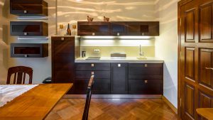 Przestronna w pełni wyposażona i umeblowana kuchnia