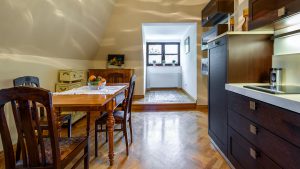 Przestronna w pełni wyposażona i umeblowana kuchnia