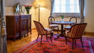 Gustownie urządzone, przestronne i wygodne pomieszczenia.