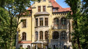 wypoczynek w parku willi