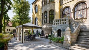 wypoczynek w parku willi