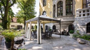 wypoczynek w parku willi