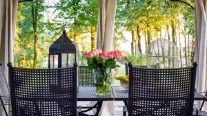 wypoczynek w parku willi