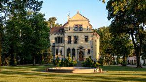 dzienny widok budynku willi