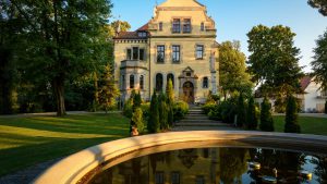 dzienny widok budynku willi