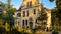 dzienny widok budynku willi