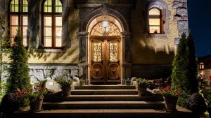 frontowe wejście do budynku